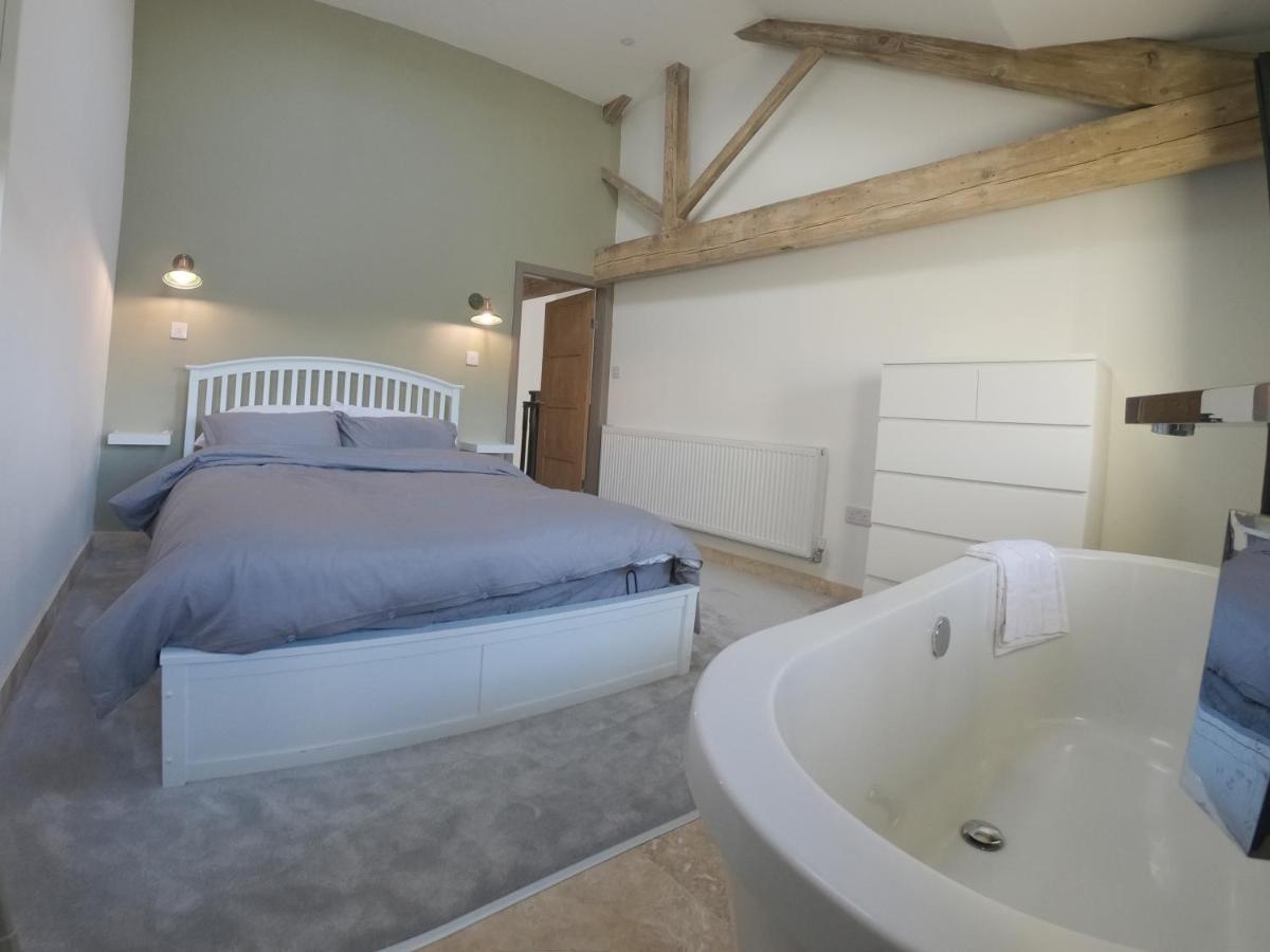 Unique Barn Conversion In Saddleworth Oldham Eksteriør bilde